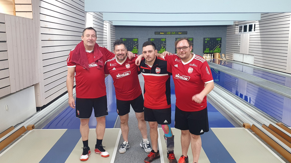 Erste Mannschaft nach Heimsieg gegen Gefrees